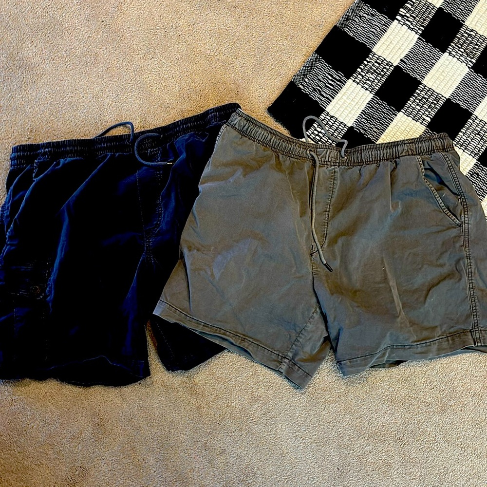 2 pair AE shorts